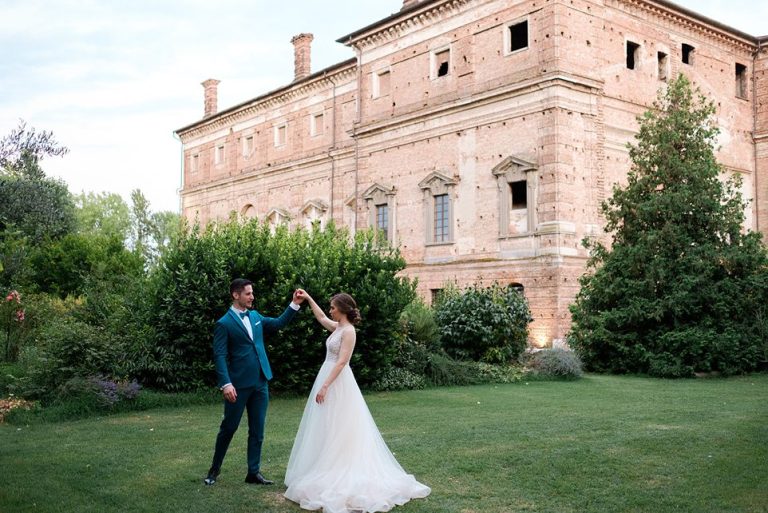 Un matrimonio estivo con cena sotto le stelle nel bosco di Villa la Favorita